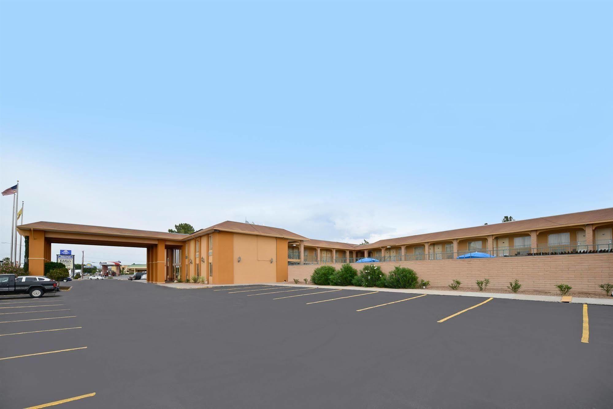 Mesilla Valley Days Inn & Suites Лас-Крусес Экстерьер фото